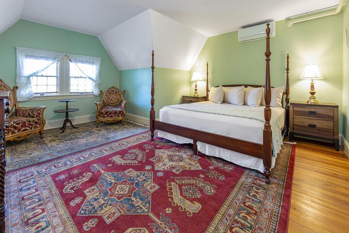 Room 2 of 9