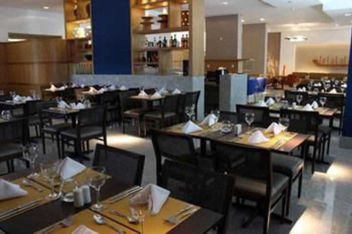 Dining 8 of 9