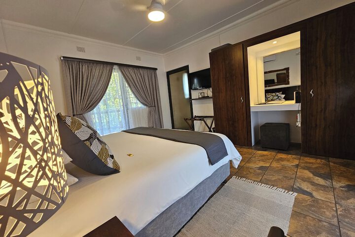 Room 5 of 181
