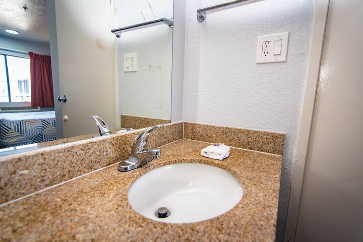Bathroom sink