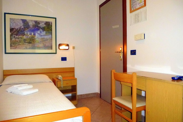 Room 9 of 24