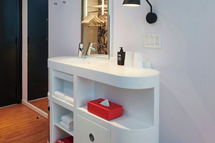 Room 15 of 26