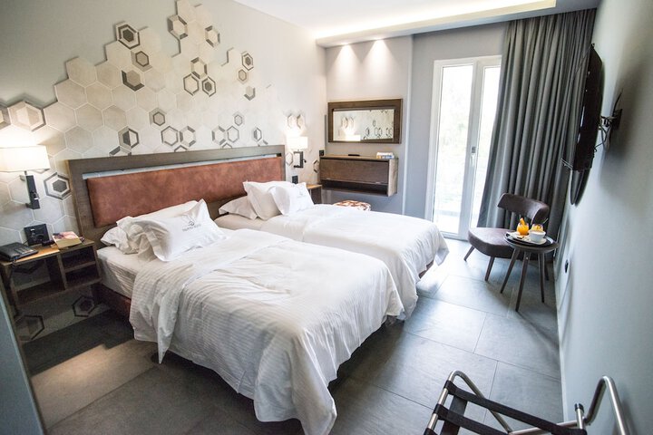 Room 10 of 76