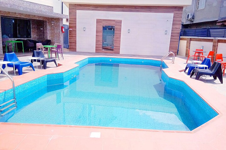 Pool 32 of 44