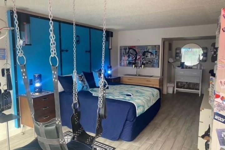 Room 4 of 24