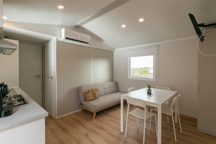 Room 11 of 32