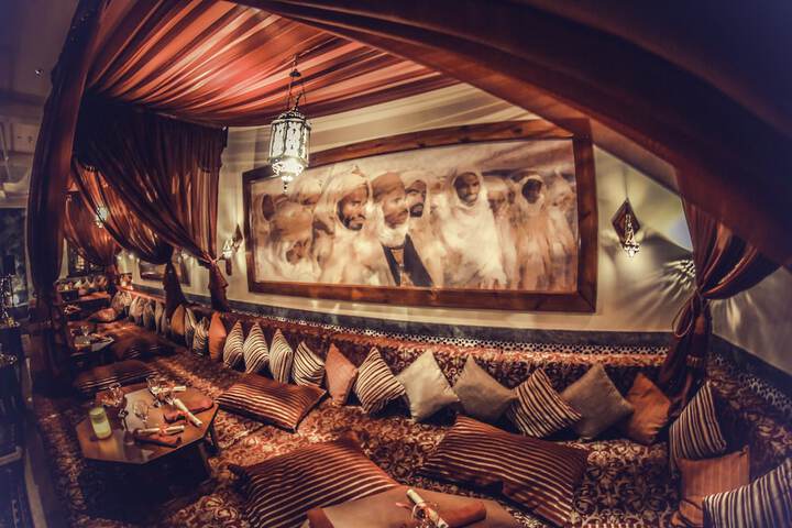 Lounge 82 of 118
