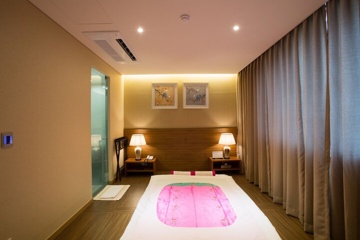 Room 43 of 145