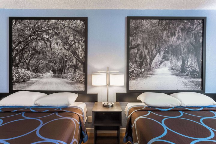 Double Accessible King Size Bed (2 of 4)