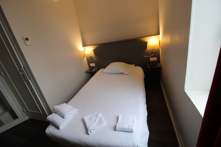 Room 24 of 69