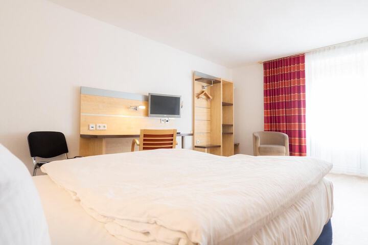 Room 14 of 48