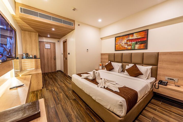 Room 5 of 11
