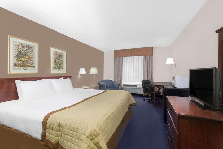 1 King Bed (8 of 12)