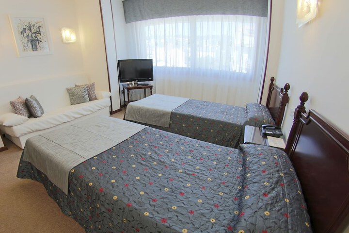 Room 3 of 43