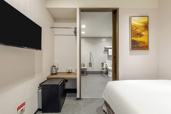 Room 100 of 162