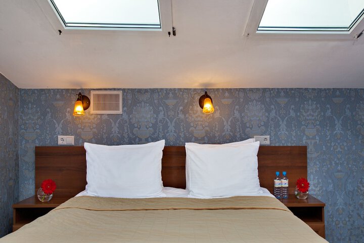 Room 28 of 66