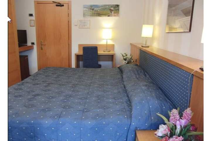 Room 17 of 34