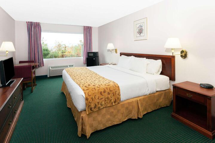 1 King Bed (15 of 17)