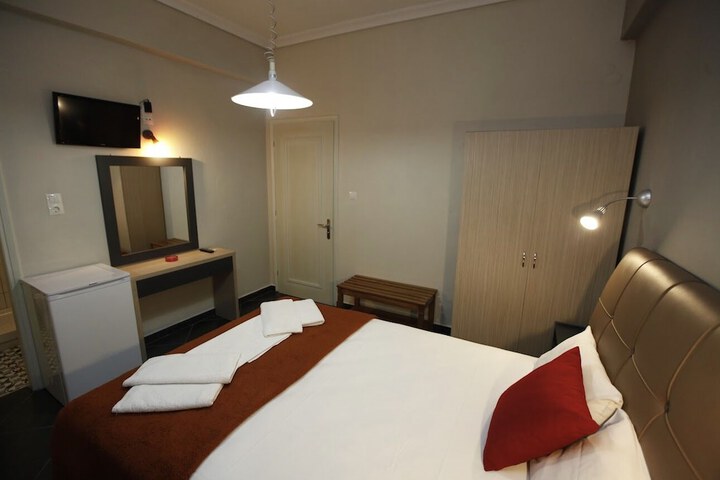 Room 3 of 48