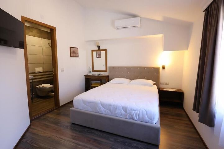 Room 22 of 114