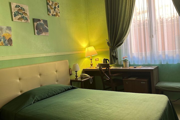 Room 17 of 118