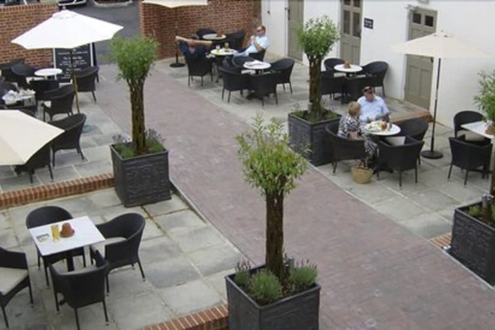 Hotel Exterior 36 of 46