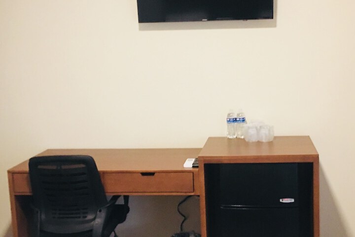 Room 6 of 28