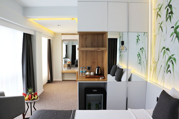 Room 6 of 27