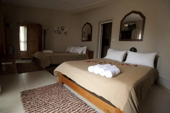 Room 4 of 18