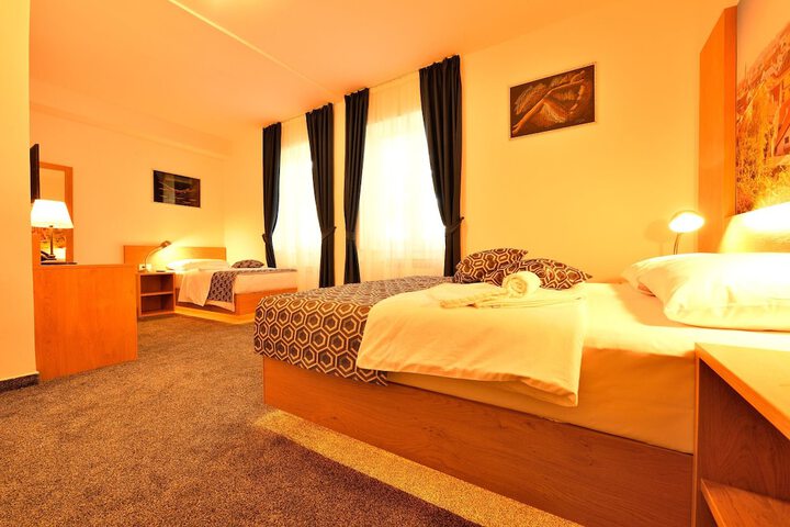 Room 8 of 39