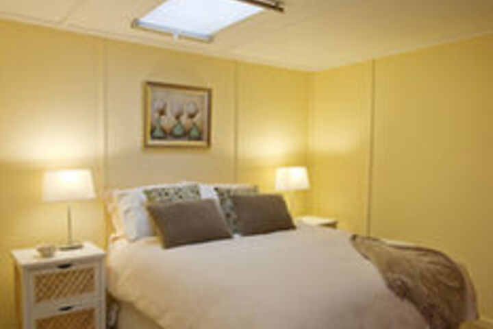 Room 5 of 12