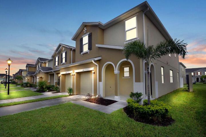 Four Bedrooms Townhome 5126K in Kissimmee, FL