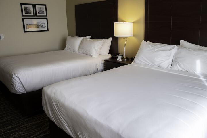 Guest Room 2 Queen Beds (6 of 6)