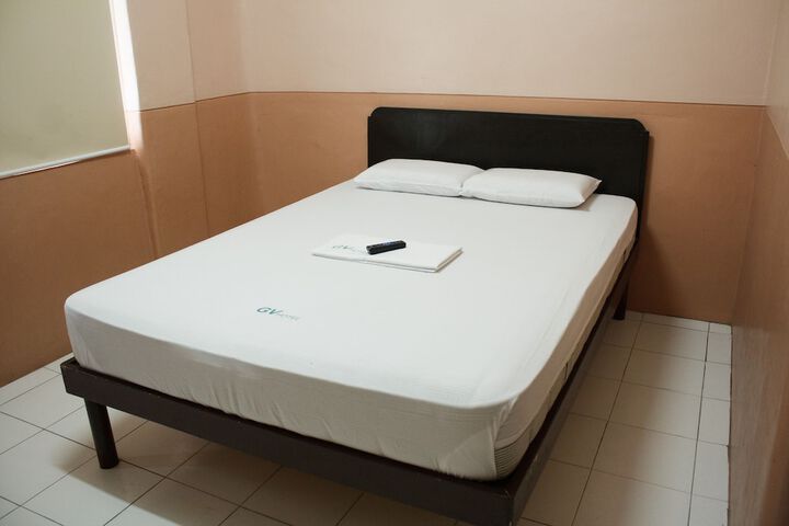Room 9 of 33