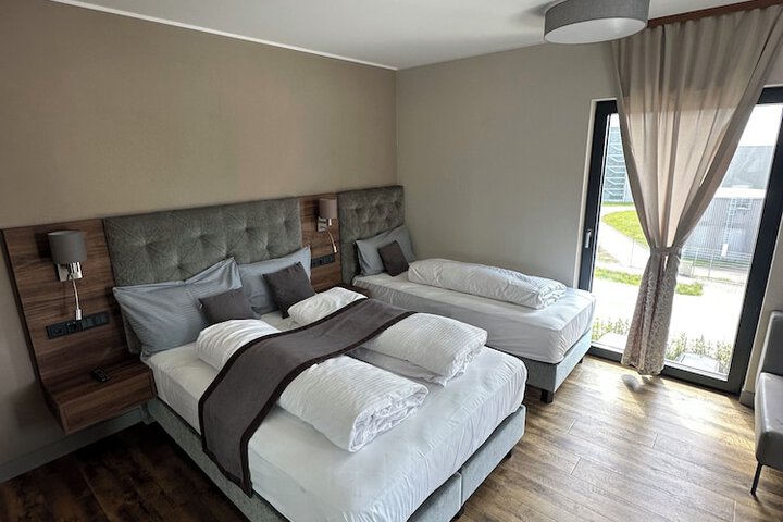 Room 15 of 100