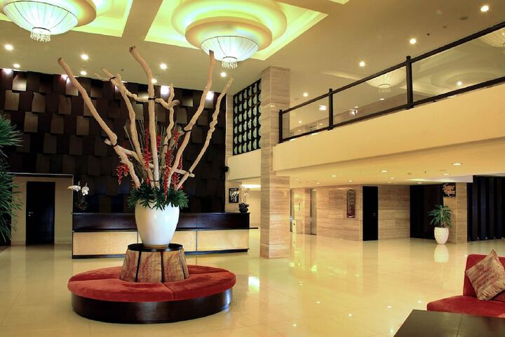 Hotel Lobby