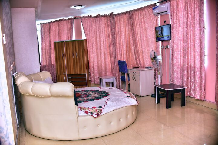 Room 4 of 34