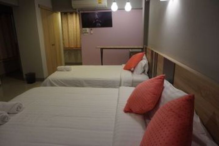 Room 12 of 40