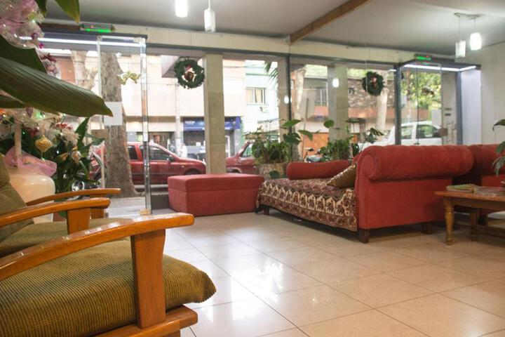 Lounge 16 of 23