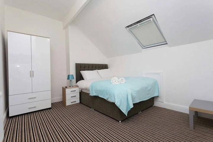 Room 4 of 11