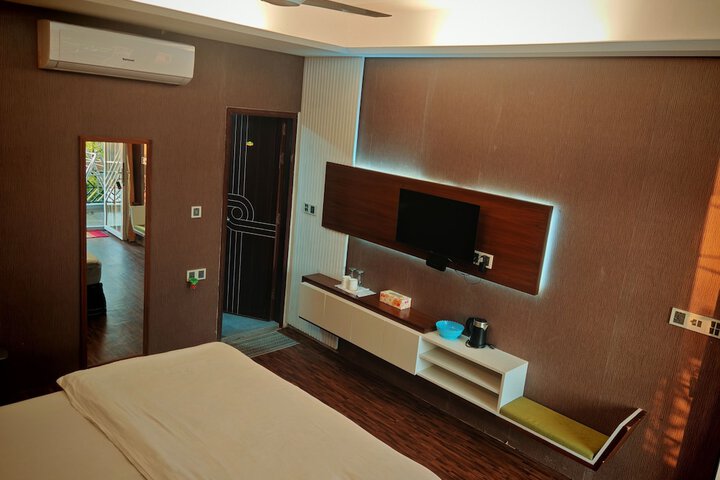 Room 11 of 24