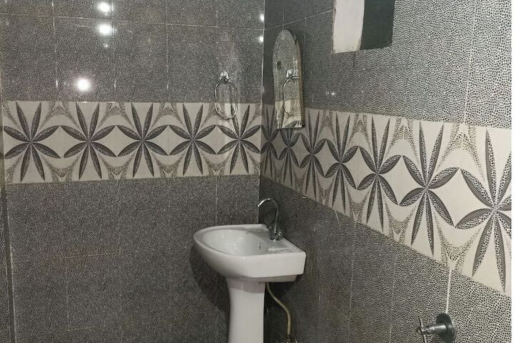 Room 25 of 40