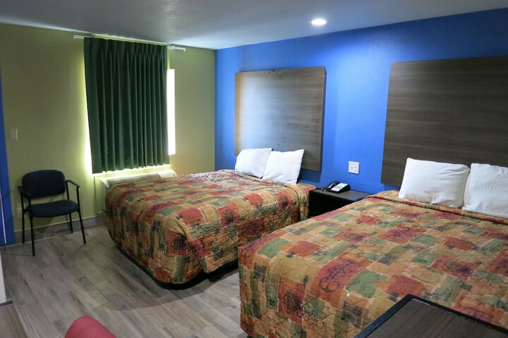 2 Queen Beds (3 of 6)