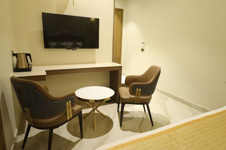 Room 11 of 61