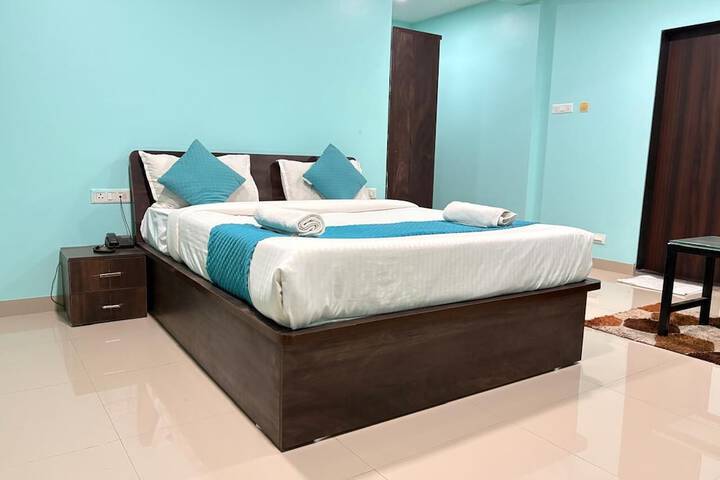Room 8 of 38
