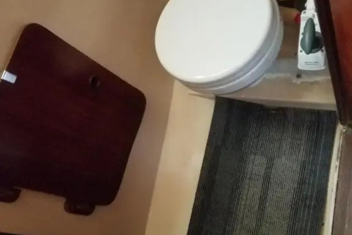 Room 6 of 15