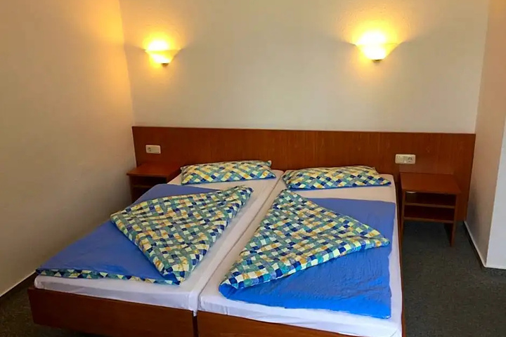 Room 3 of 19
