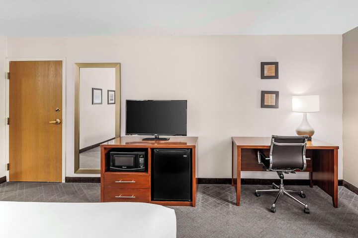 Room 11 of 36