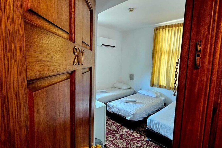 Room 52 of 75