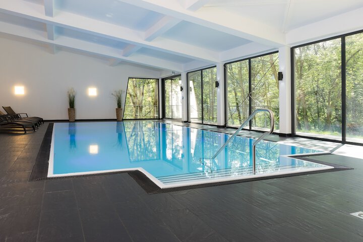 Hotel Pool